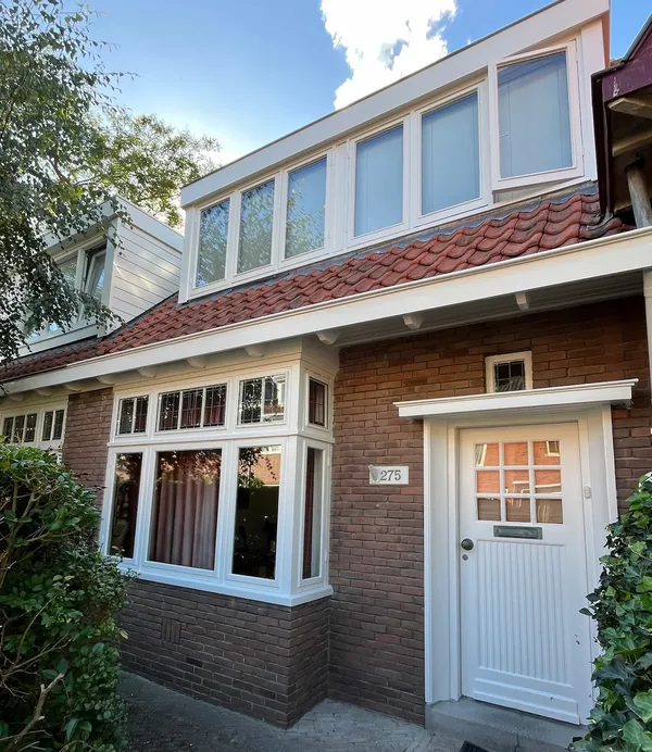 Opgeleverd buitenschilderwerk van gevel, erker en kozijnen